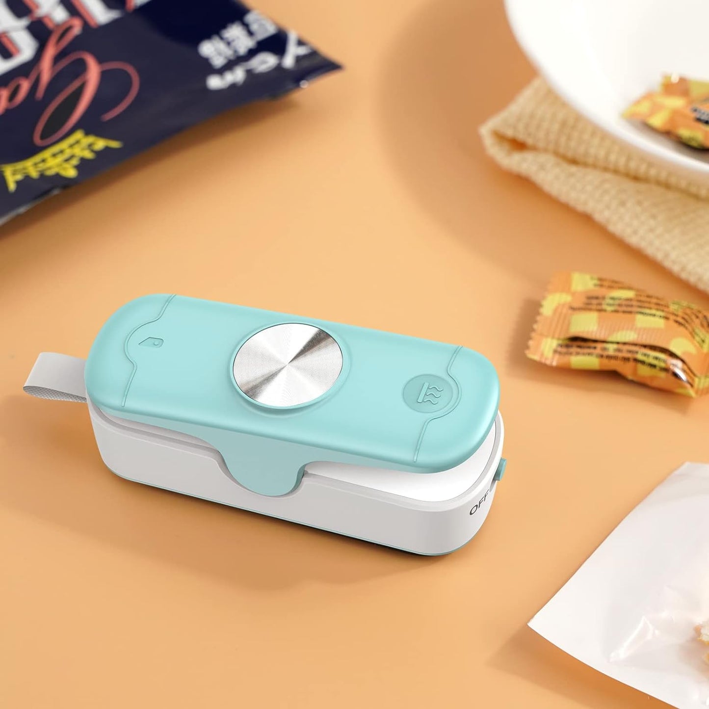 Mini Bag Sealer, 2 in 1 Bag Sealer Heat Seal with Cutter, Portable Food Sealer Mini Sealing Machine Kitchen Gadget for Chip Bags Plastic Bags Food Storage (Battery Included)