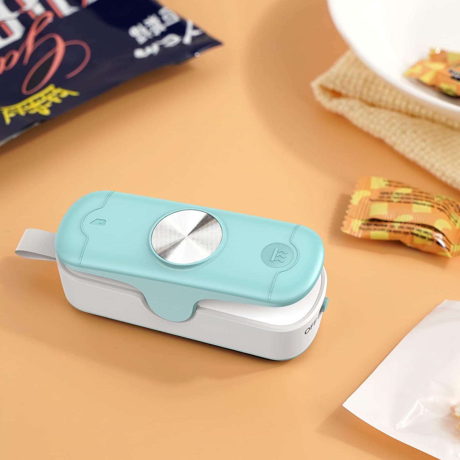 Mini Bag Sealer, 2 in 1 Bag Sealer Heat Seal with Cutter, Portable Food Sealer Mini Sealing Machine Kitchen Gadget for Chip Bags Plastic Bags Food Storage (Battery Included)